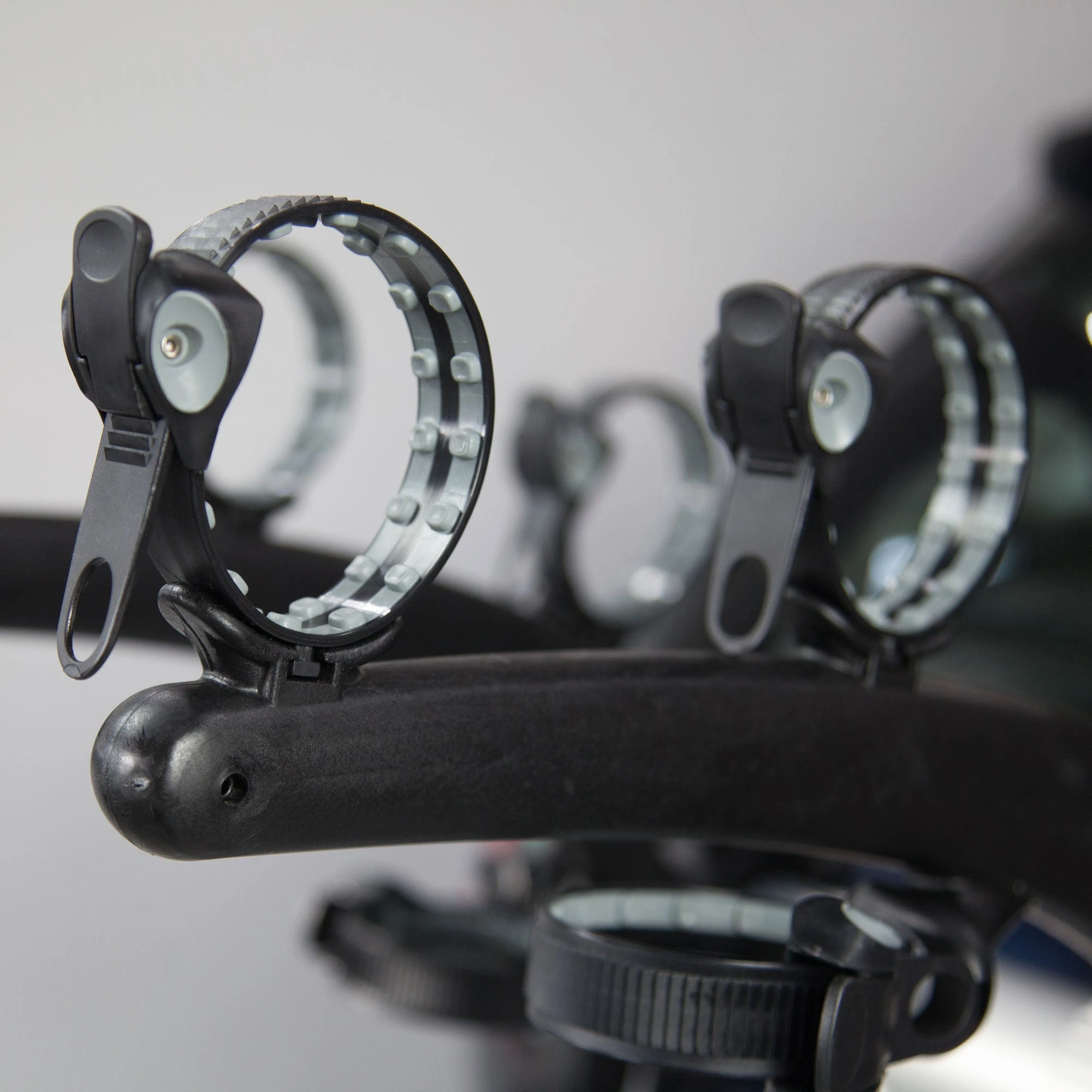 Saris Bones EX 3-Bike Trunk Rack 7 Saris Bones EX 3-Bike Trunk Rack - Image 7